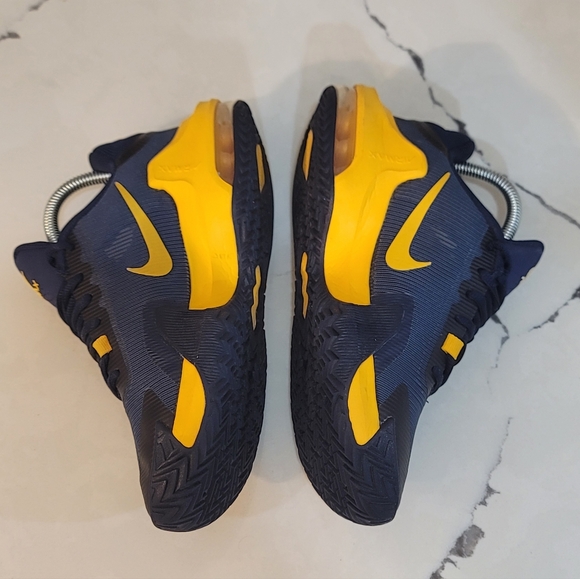 Nike Air Max Impact 4 Wmns 7 Youth 5.5 Gently Used Fast Shipper - Picture 2 of 10